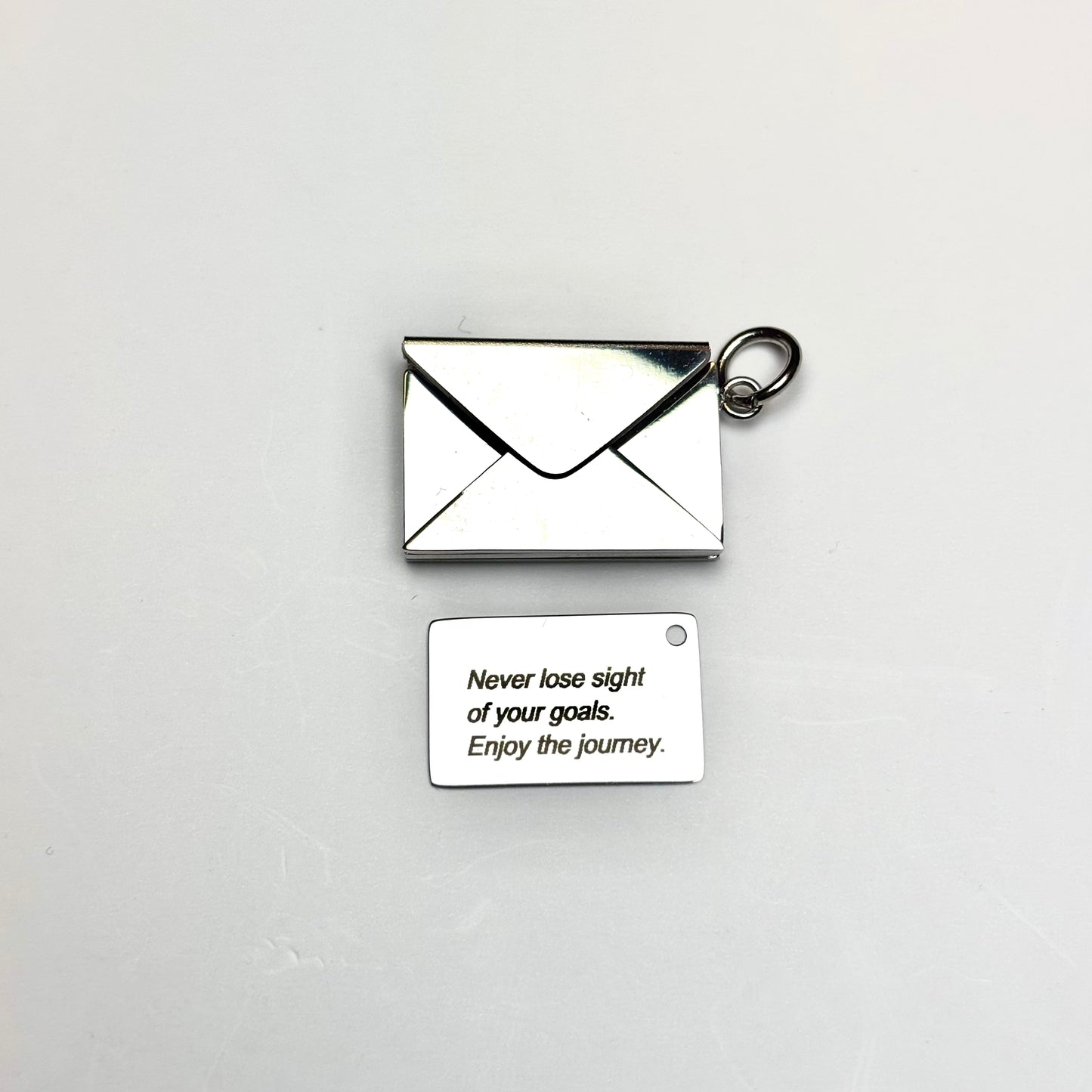 Letter Pendant（レター・ペンダント）