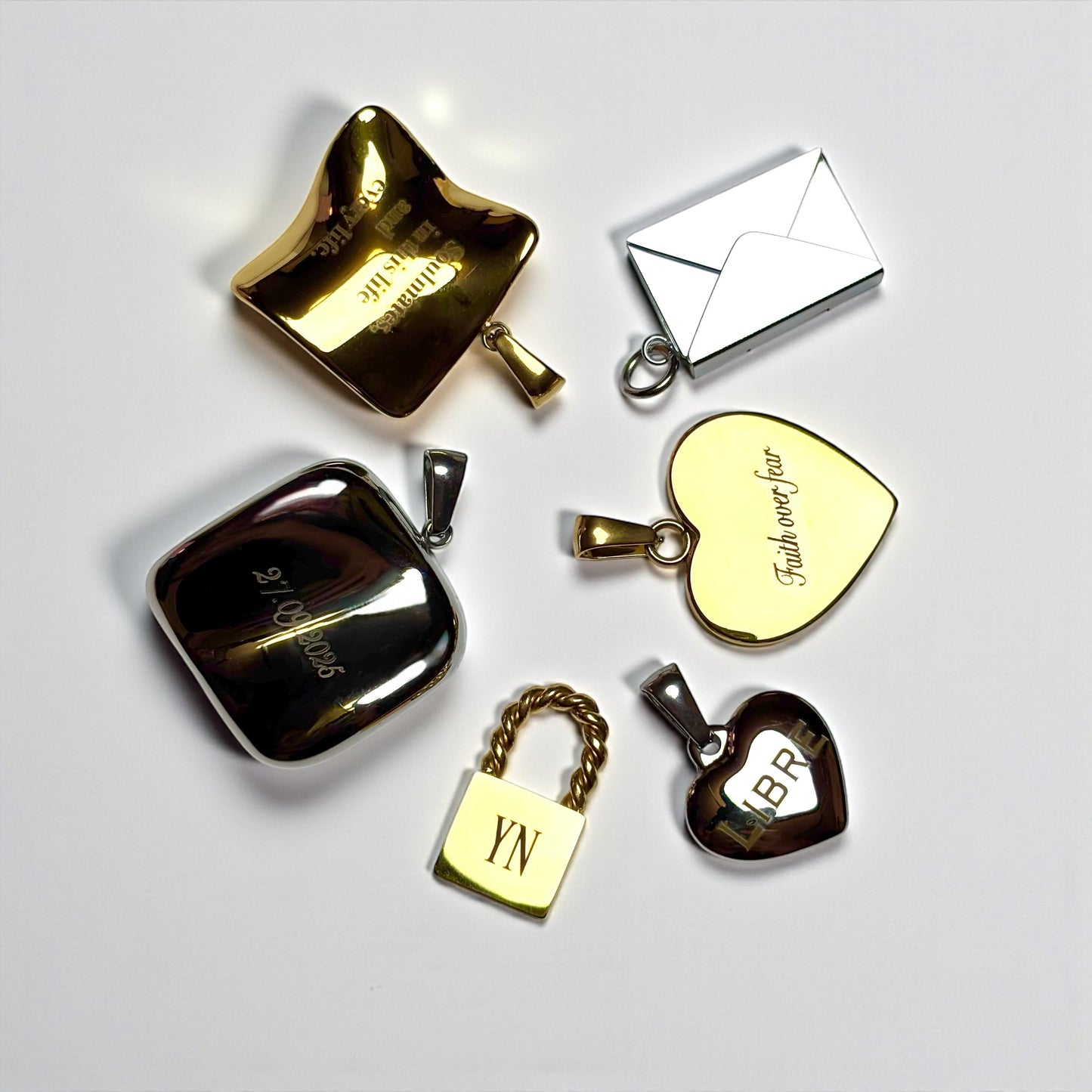 Square Flow Charm(スクエアフロウチャーム)