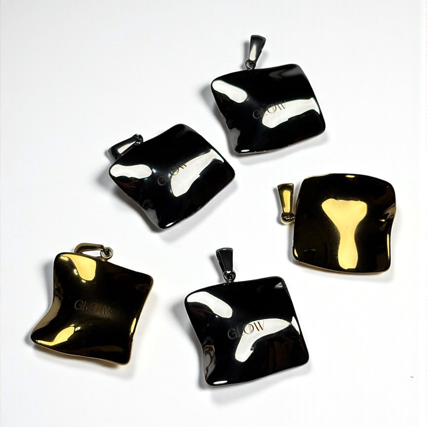 Square Flow Charm(スクエアフロウチャーム)